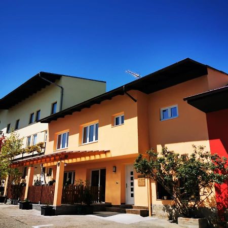 Hotel Goldene Krone Мистельбах Экстерьер фото
