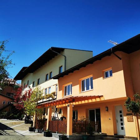 Hotel Goldene Krone Мистельбах Экстерьер фото