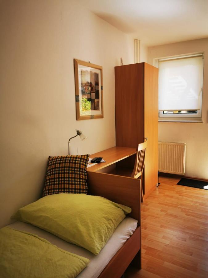 Hotel Goldene Krone Мистельбах Экстерьер фото