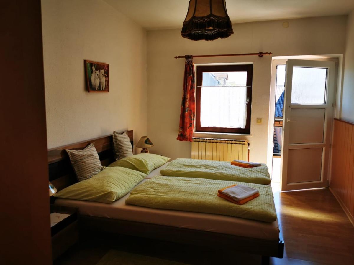 Hotel Goldene Krone Мистельбах Экстерьер фото