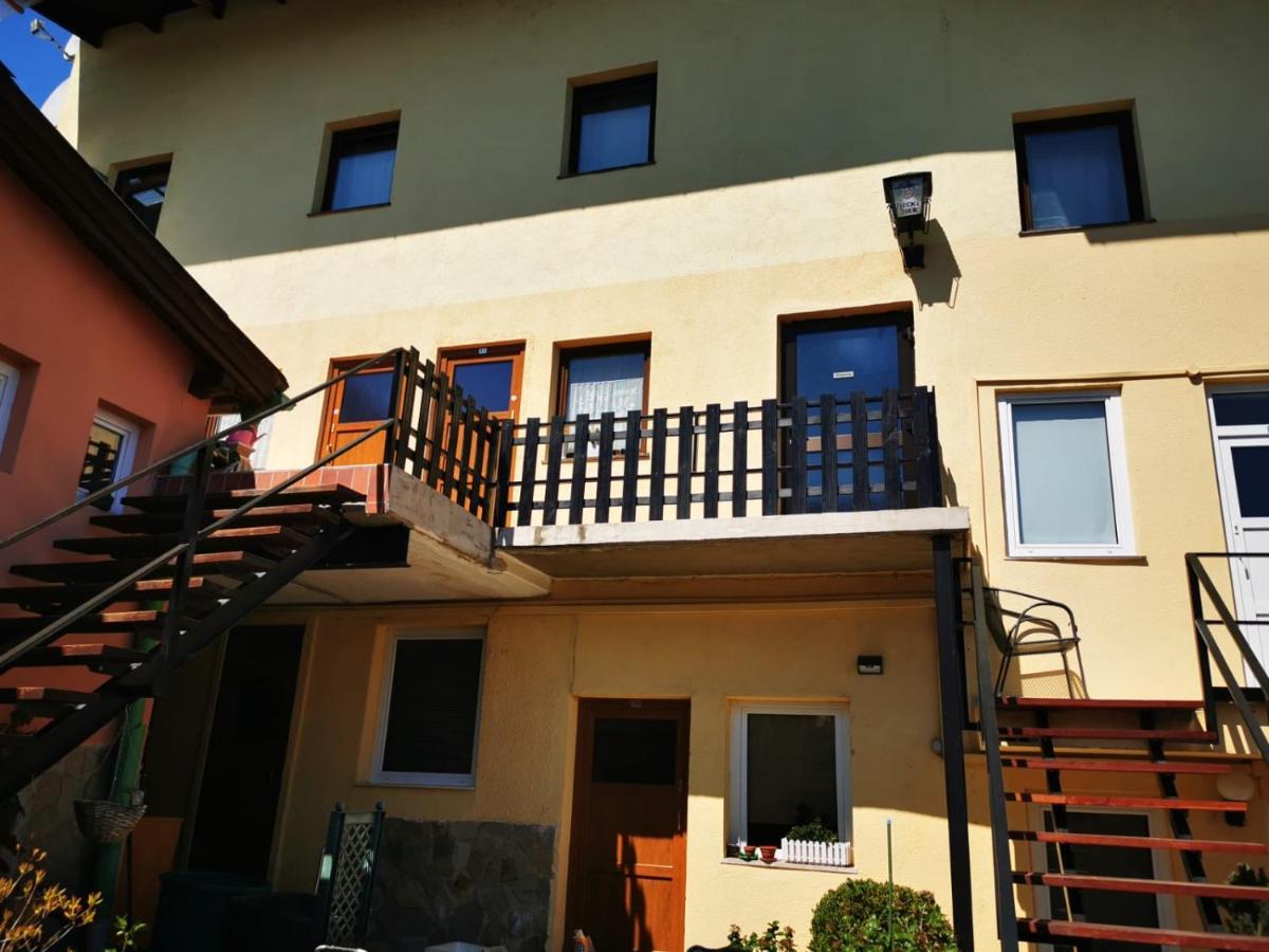 Hotel Goldene Krone Мистельбах Экстерьер фото