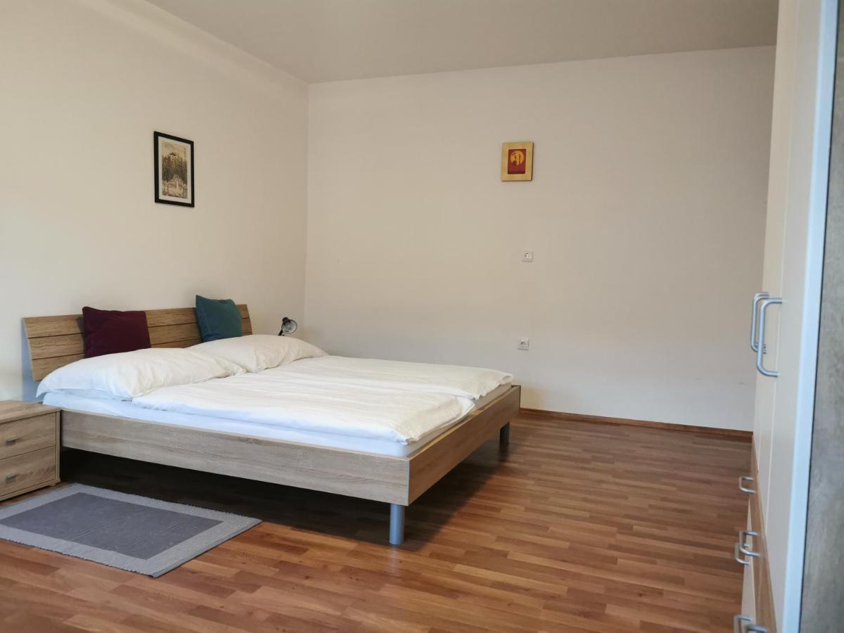 Hotel Goldene Krone Мистельбах Экстерьер фото